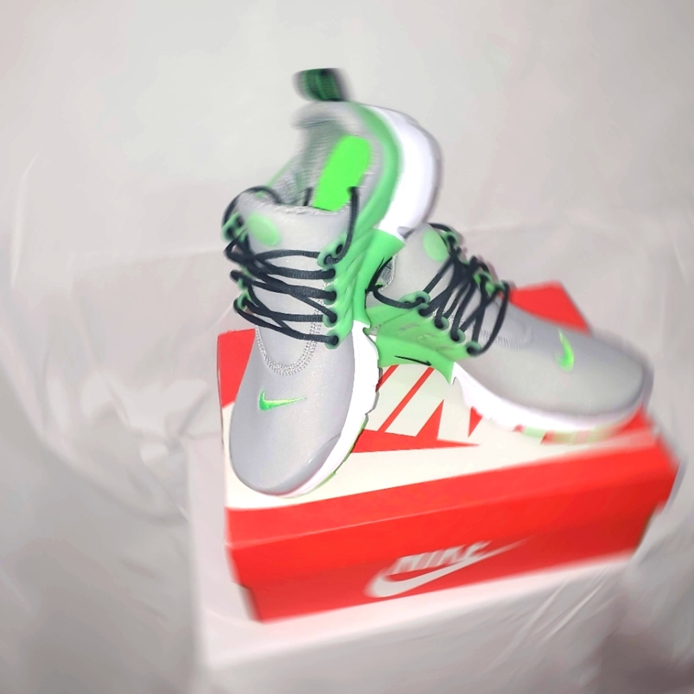 7Y | 8.5 WOMEN'S NIKE PRESTO GRAY GREEN WHITE RUNNING SNEAKERS DQ4718-001